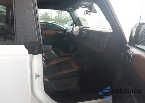 2024 Ford Bronco Outer Banks z USA, uszkodzony, nr VIN 1FMDE8BH3RLA80079